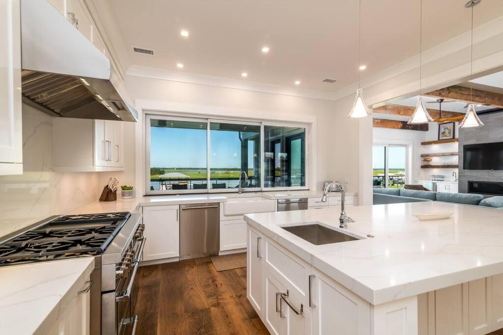 New Waterfront Home With Deep Water Dock Isle of Palms Exteriér fotografie