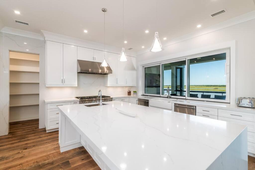 New Waterfront Home With Deep Water Dock Isle of Palms Exteriér fotografie