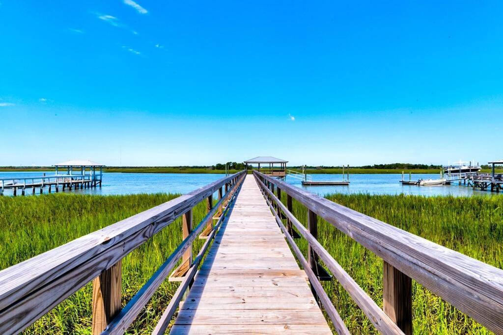 New Waterfront Home With Deep Water Dock Isle of Palms Exteriér fotografie