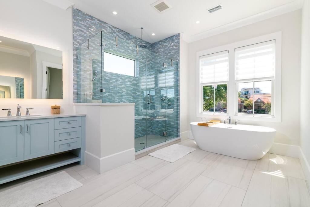 New Waterfront Home With Deep Water Dock Isle of Palms Exteriér fotografie